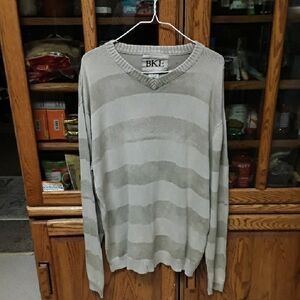 BKE Men's V-Neck Sweater in Gray Stripes
